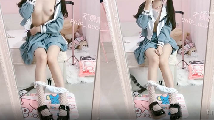 脱掉校服露奶让你看看那么嫩- www.jdav.vip