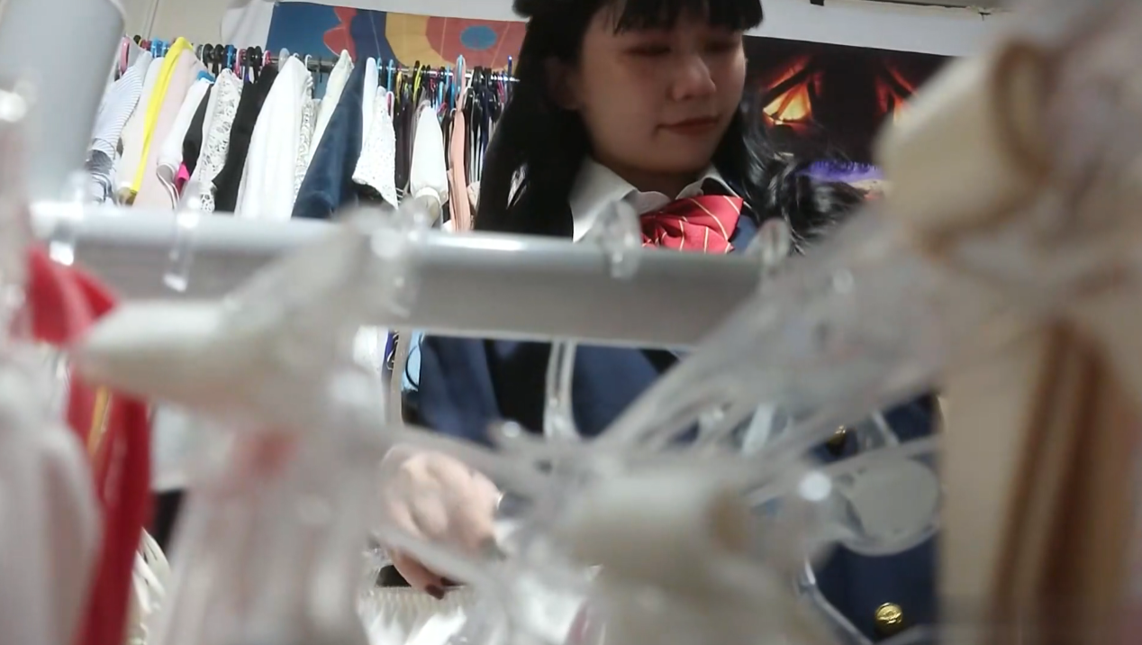 20207951267用户上传偷窥试衣间里的小姐姐- www.jdav.vip