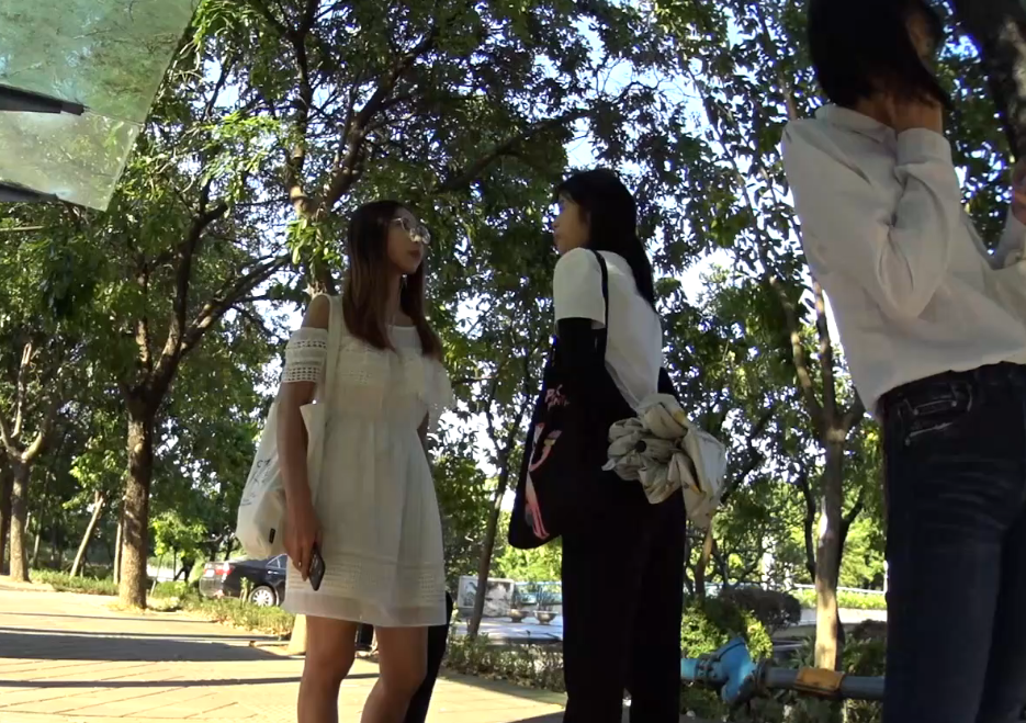 20209692119用户上传用邪恶的角度肆意欣赏清纯白裙眼镜小美女的隐私部位- www.jdav.vip