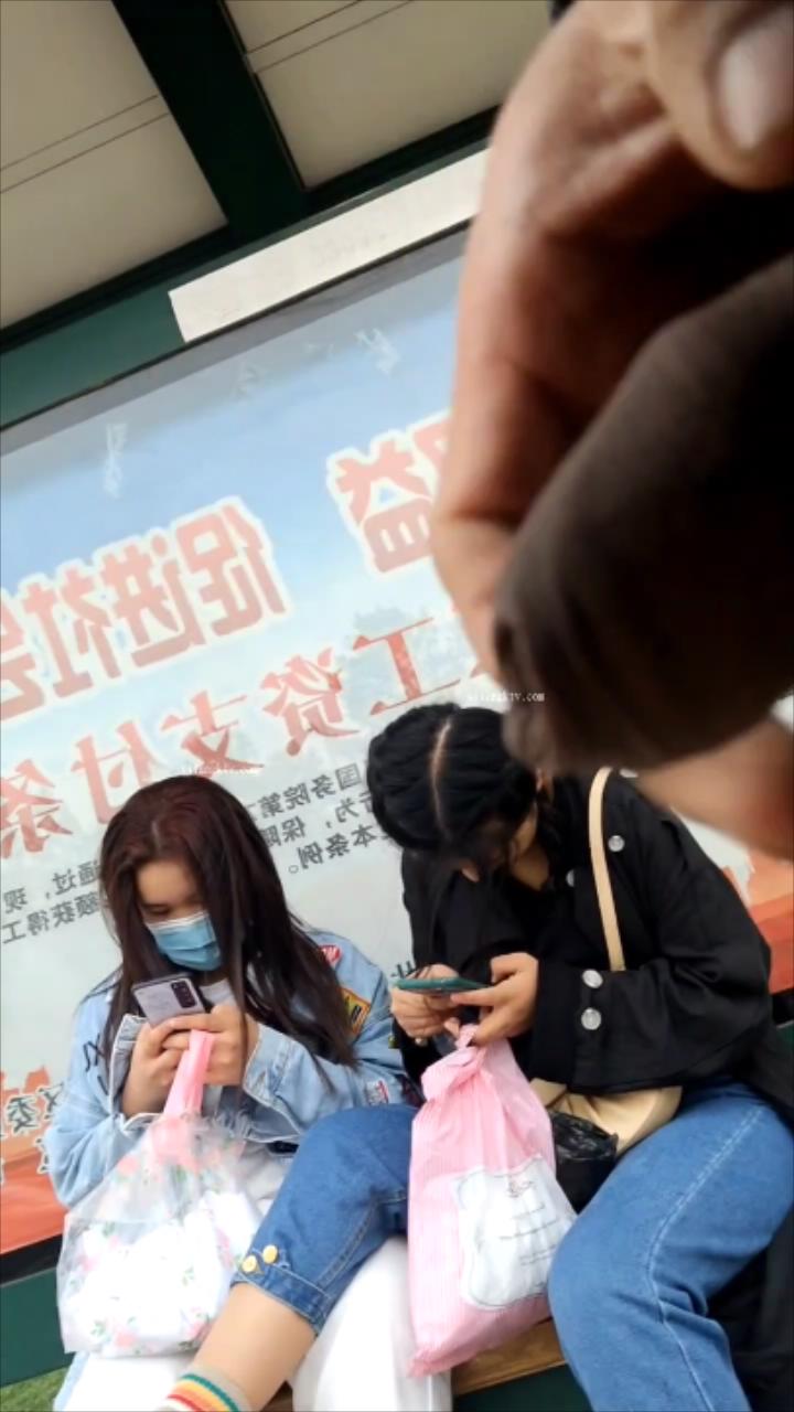 20208846895用户上传公交车站对着美女撸- www.jdav.vip