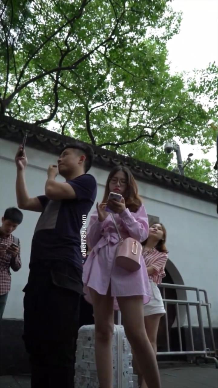 20208846895用户上传近距离抄底漂亮妹子粉色骚丁- www.jdav.vip